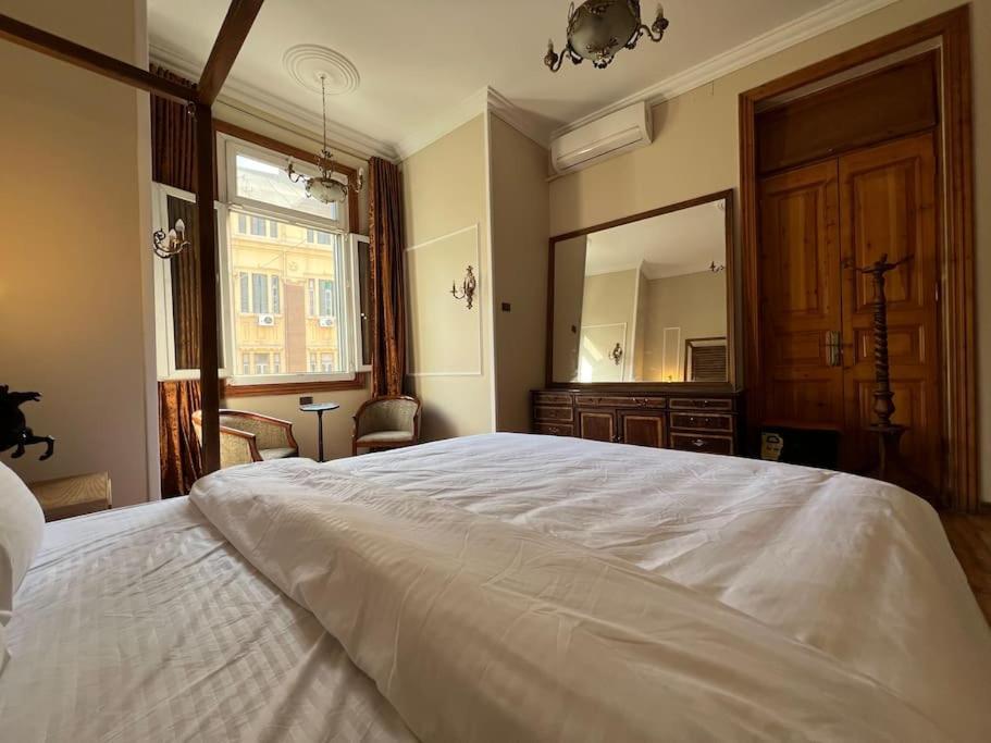 Authentic 3Br Apartment In Downtown, Kairo Exterior foto